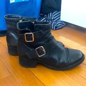 Steve Madden booties!
